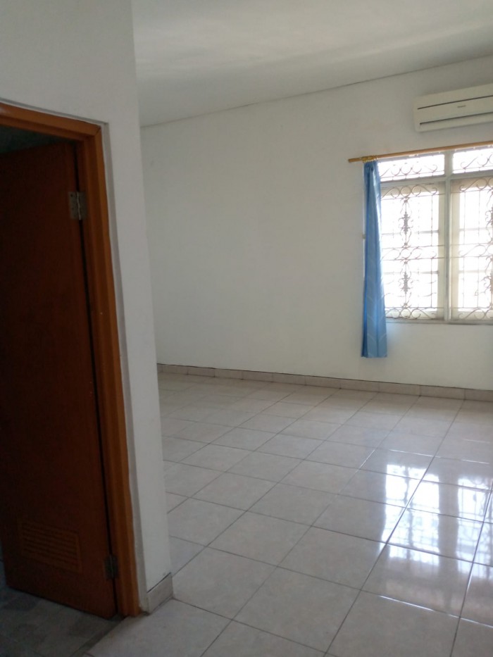 Rumah Disewakan Semi Furnished di Taman Napoli Lippo Cikarang